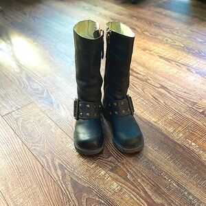 Fluevog. Wool-lined, chunky-soled, vintage Fluevog boots. Mid calf. Size 6.